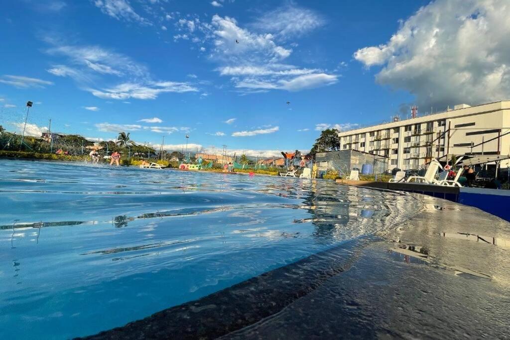 Apartamento Cerca Parque Del Cafe Con Piscina Montenegro Luaran gambar