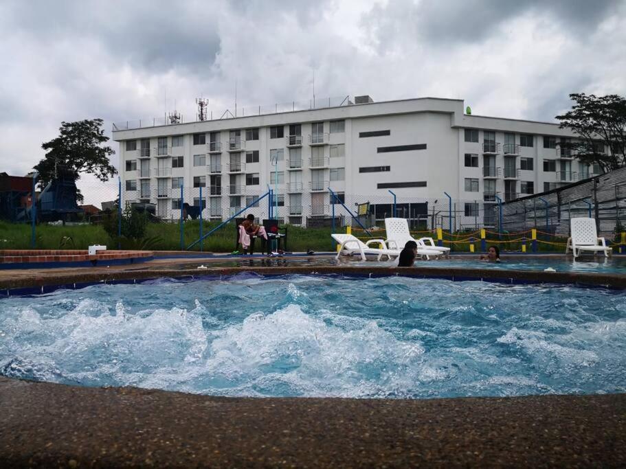 Apartamento Cerca Parque Del Cafe Con Piscina Montenegro Luaran gambar