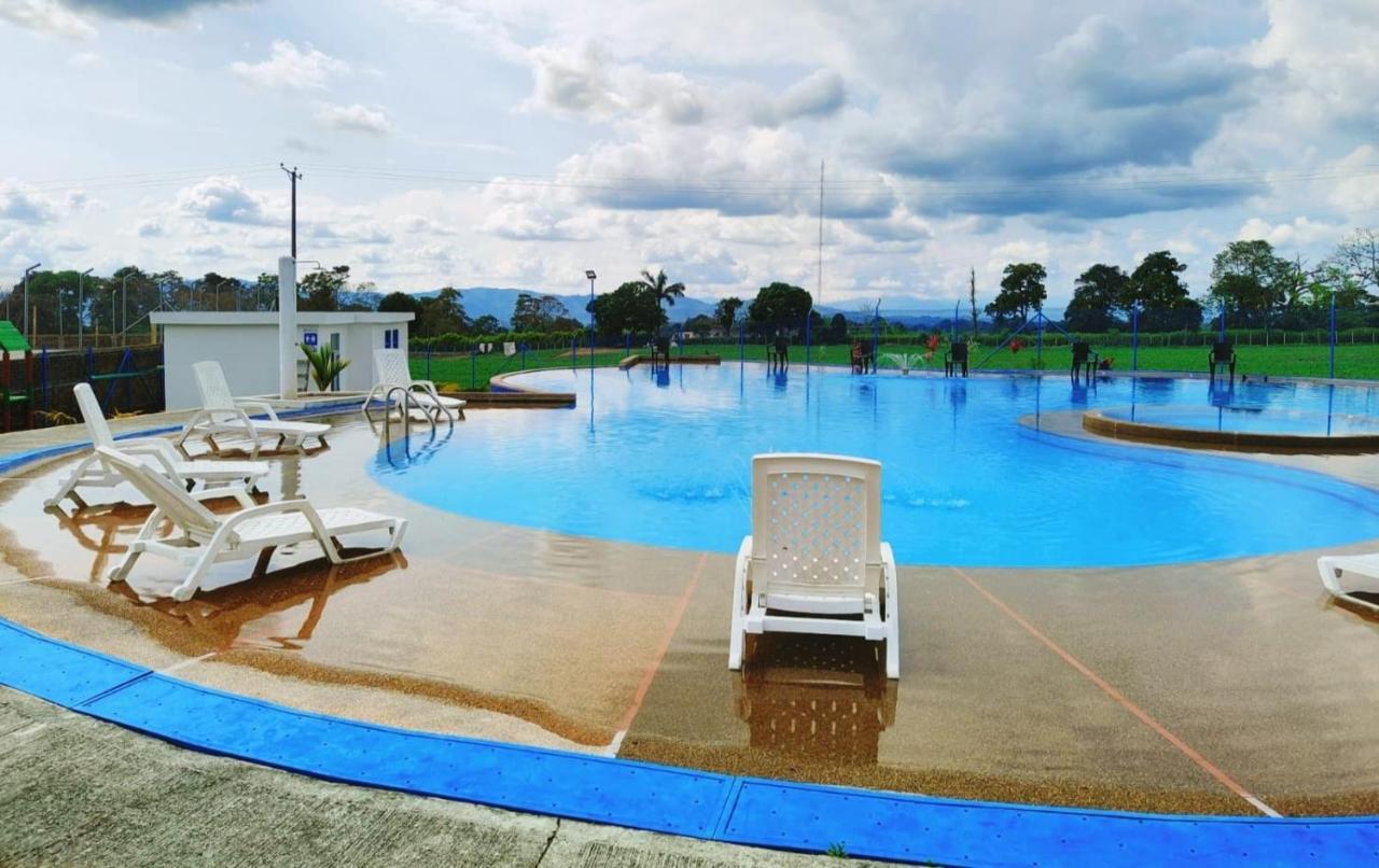 Apartamento Cerca Parque Del Cafe Con Piscina Montenegro Luaran gambar