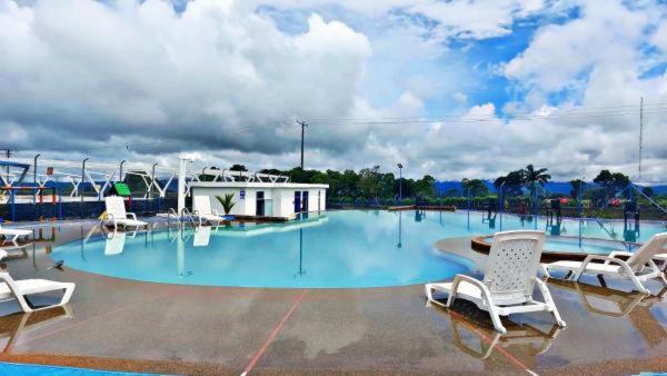 Apartamento Cerca Parque Del Cafe Con Piscina Montenegro Luaran gambar